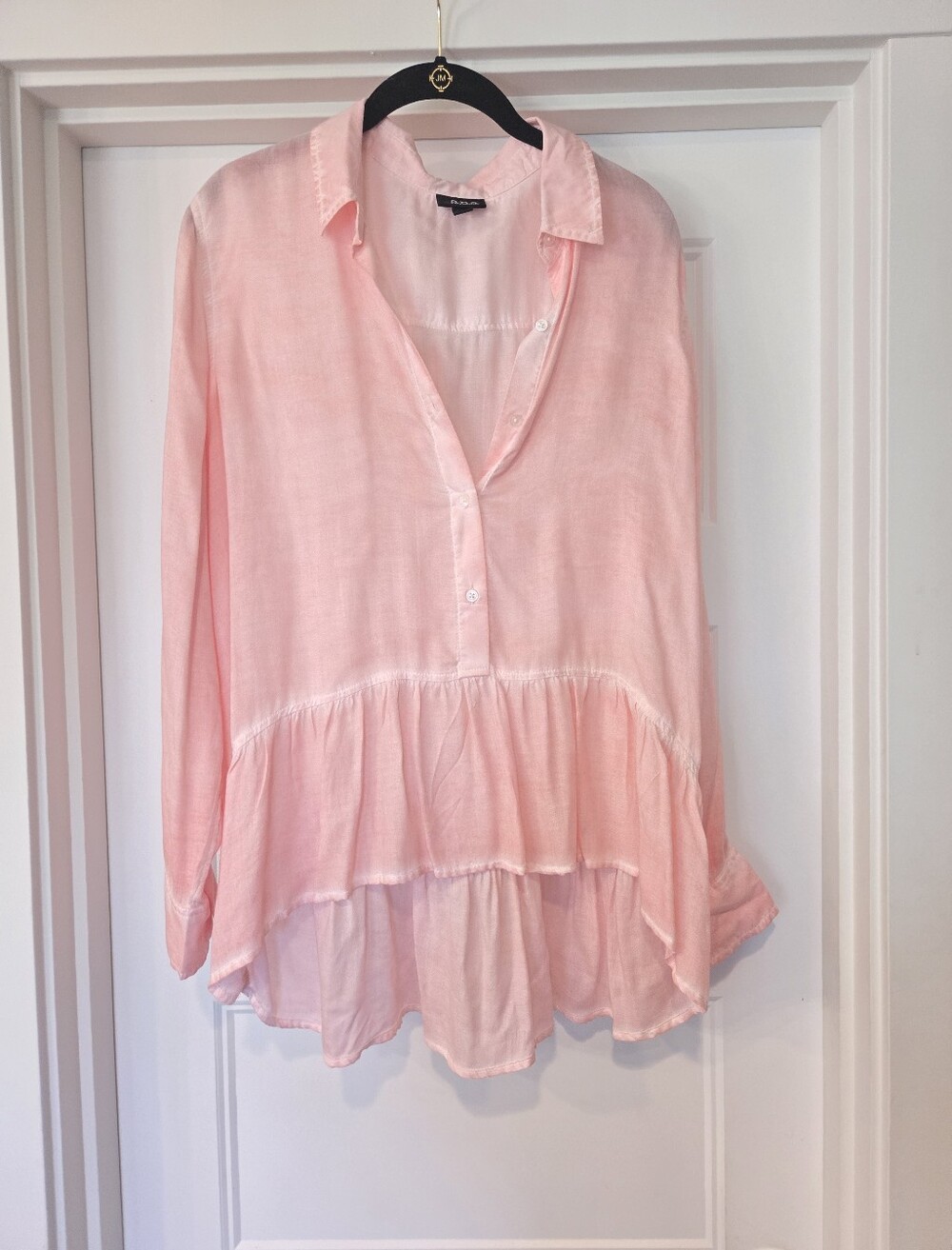 NWT. a.n.a Soft Pink Ruffle Hi Lo Button-Up Tunic. Size L
